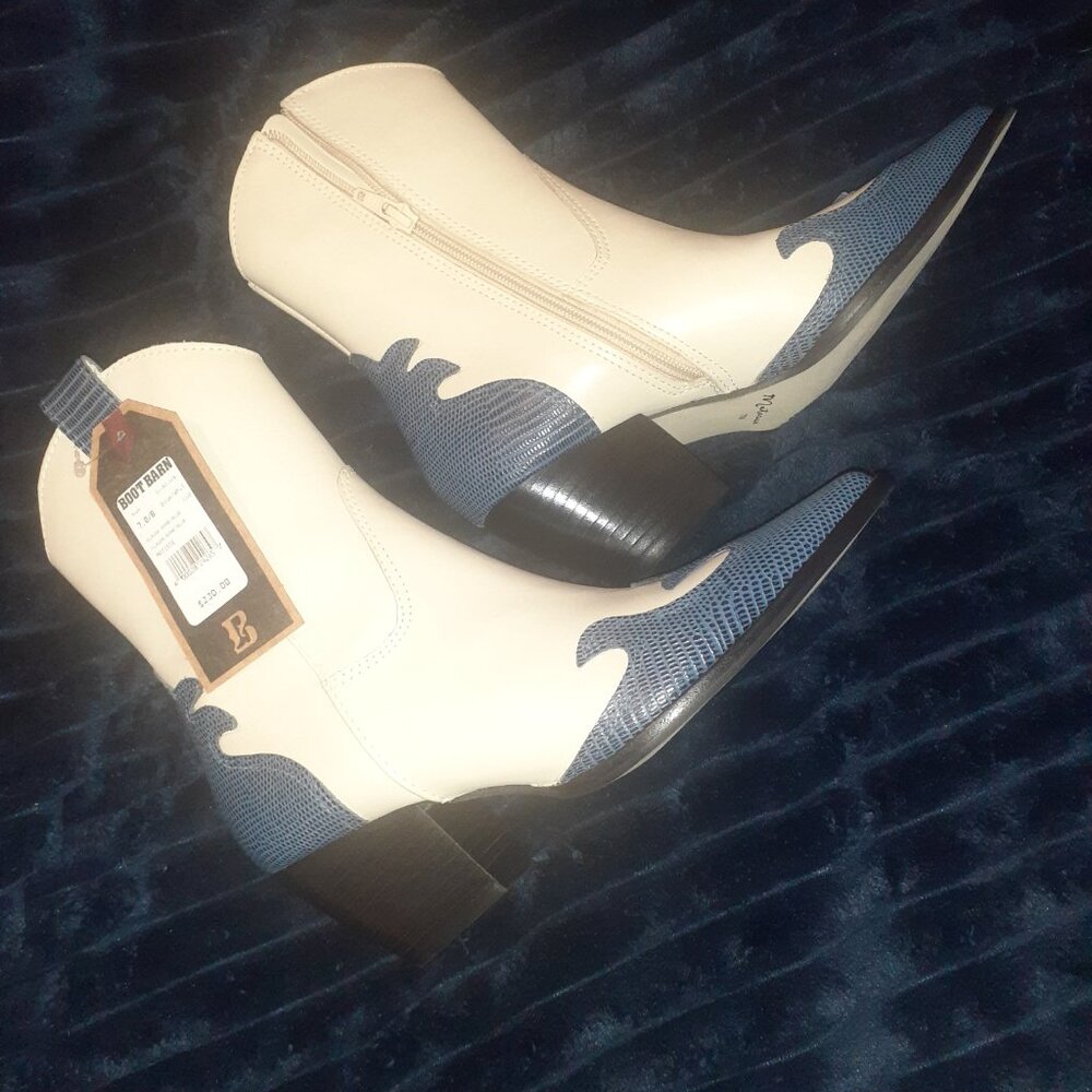 SOLD PLATOS CLOSETExotic Blue & White Leather Matisse booties